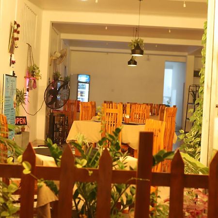 Royal Hub Hotel Kudapaduwa Bagian luar foto