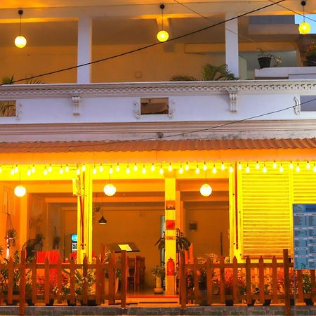 Royal Hub Hotel Kudapaduwa Bagian luar foto