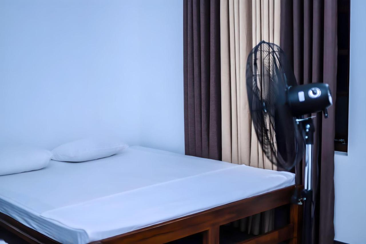 Royal Hub Hotel Kudapaduwa Bagian luar foto