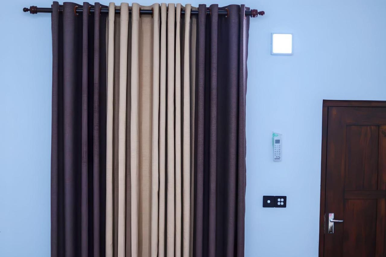 Royal Hub Hotel Kudapaduwa Bagian luar foto