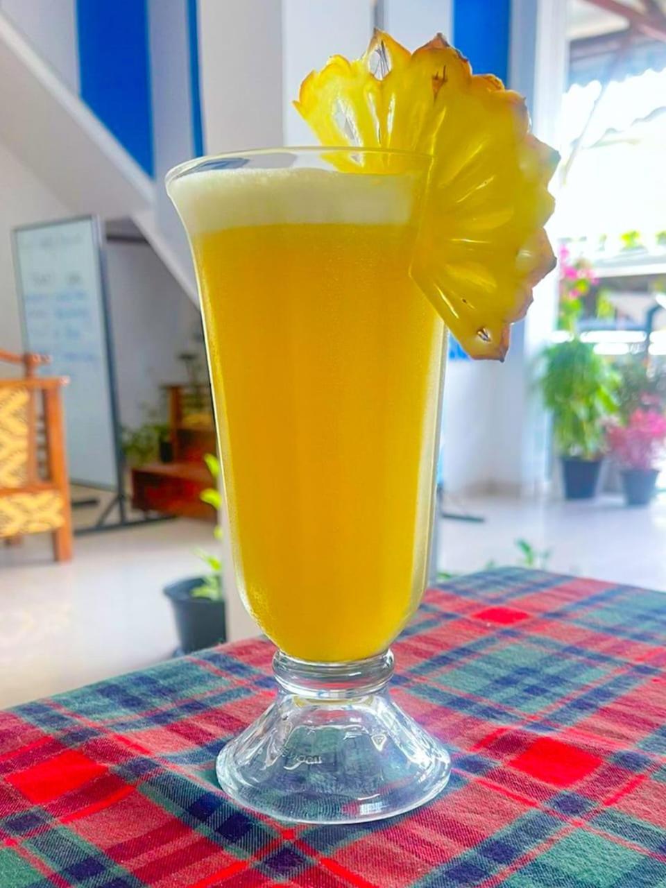 Royal Hub Hotel Kudapaduwa Bagian luar foto