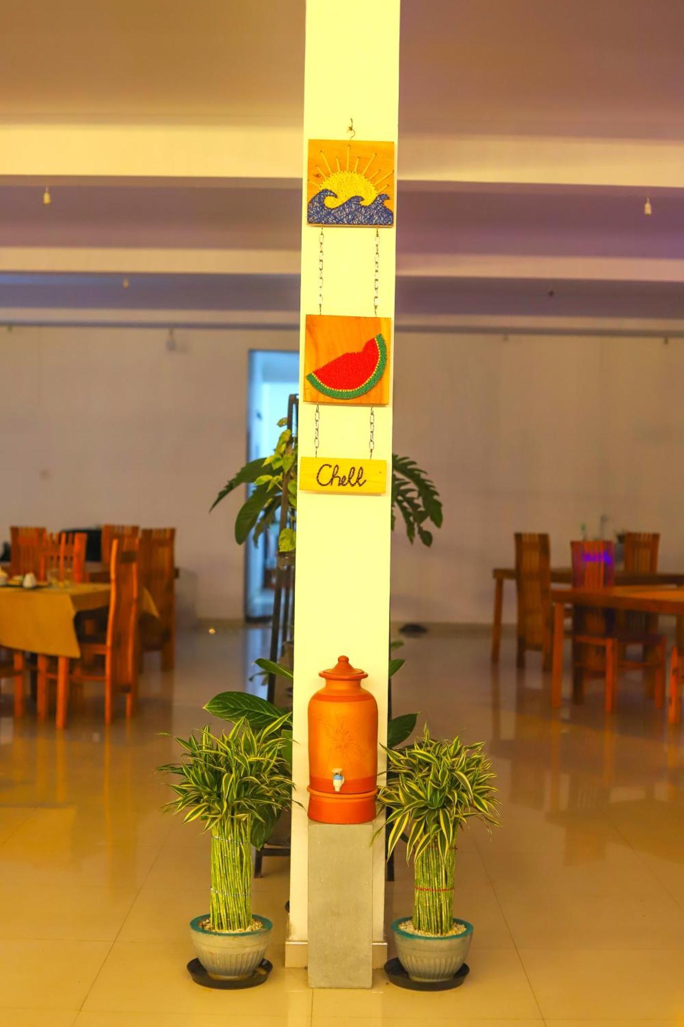 Royal Hub Hotel Kudapaduwa Bagian luar foto