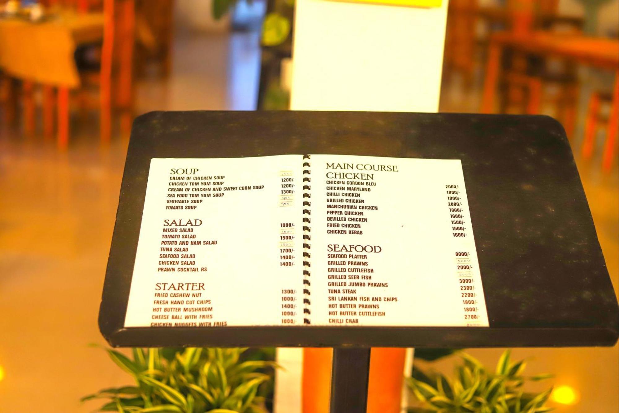 Royal Hub Hotel Kudapaduwa Bagian luar foto