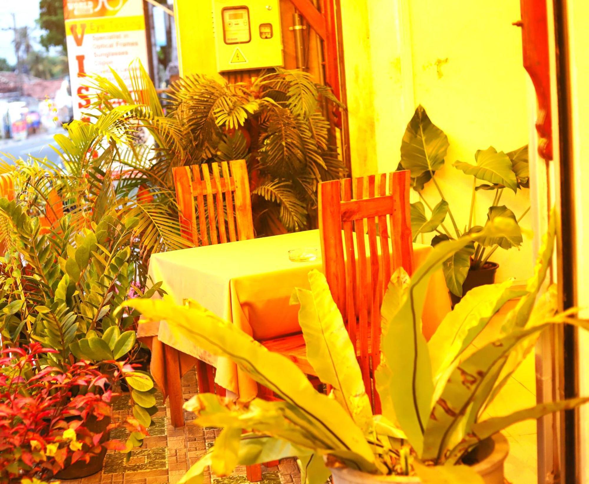 Royal Hub Hotel Kudapaduwa Bagian luar foto
