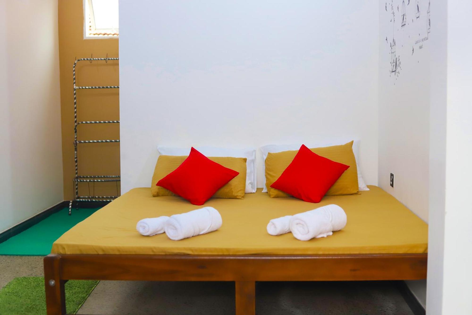 Royal Hub Hotel Kudapaduwa Bagian luar foto